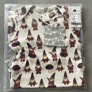 Kate Quinn L/S gnomes onesie